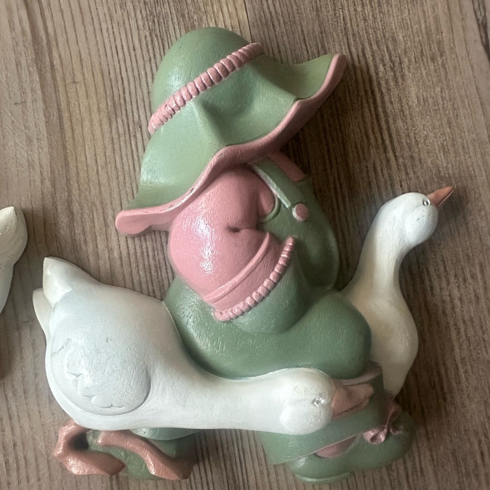 Grandmacore Girl and Goose wall plaques - Picture 3 of 6